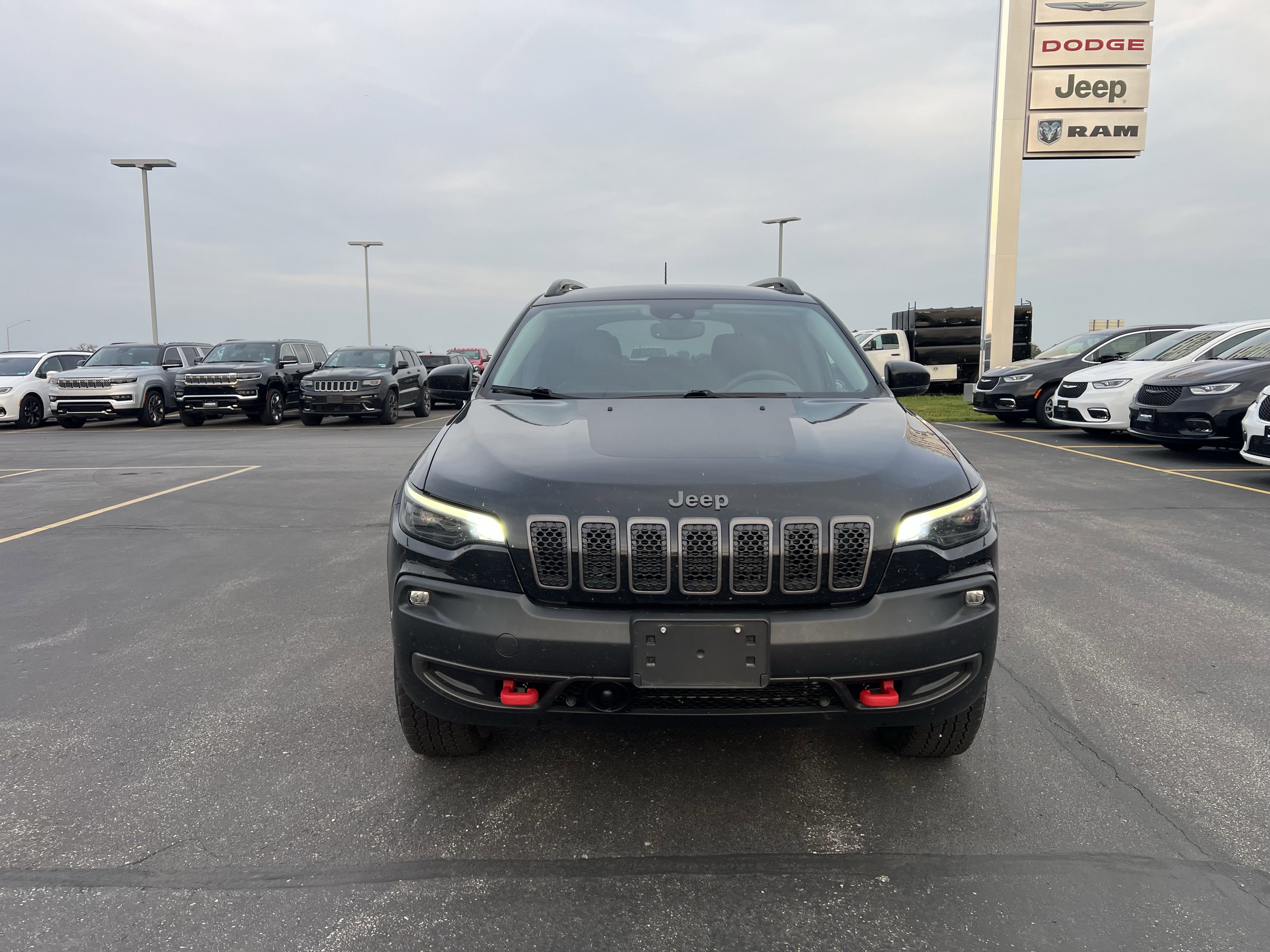 Used 2022 Jeep Cherokee Trailhawk with VIN 1C4PJMBX3ND530587 for sale in Saint Charles, Minnesota