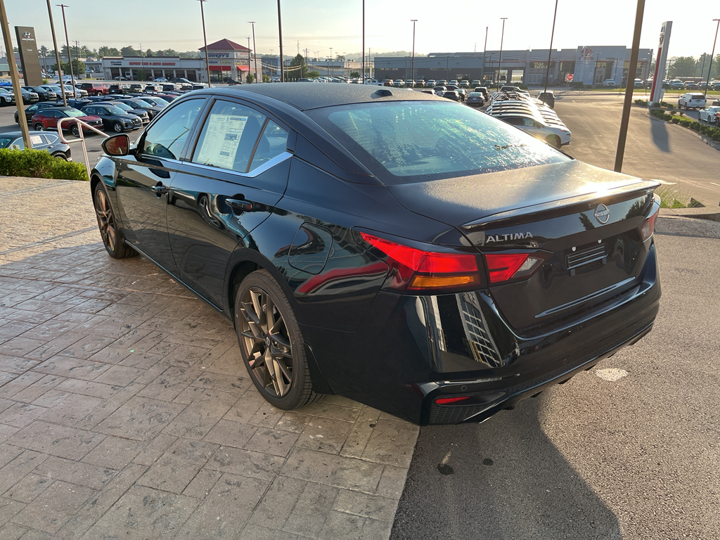 2025 Nissan Altima SR photo 4