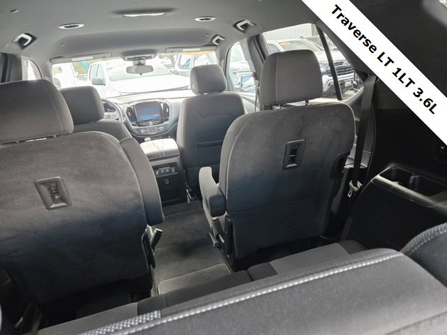 2023 Chevrolet Traverse Cloth photo 13
