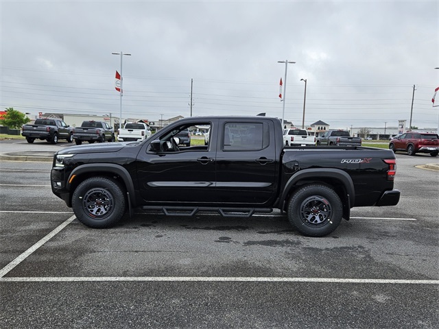 2025 Nissan Frontier PRO-X photo 4