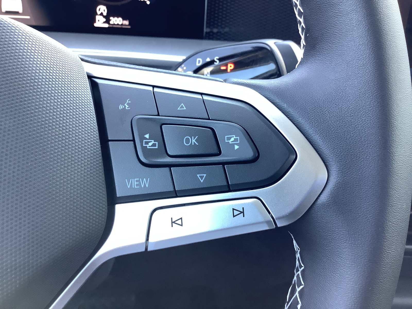 2025 Volkswagen Tiguan SE photo 24