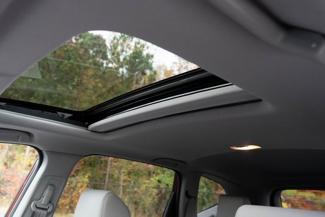 2022 Honda CR-V Touring photo 4