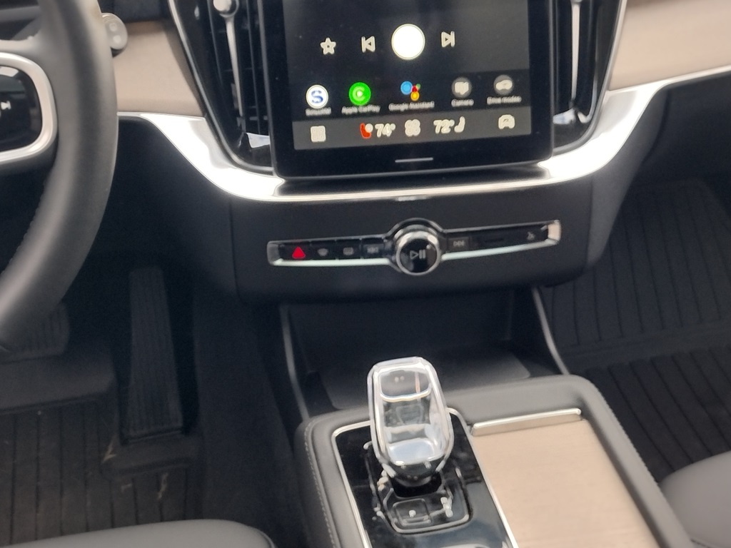 2026 VOLVO XC90 - Image 25