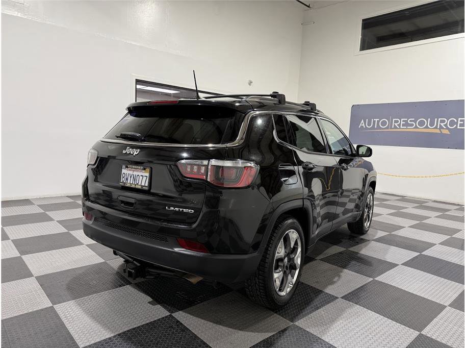 Used 2019 Diamond Black Crystal Pearlcoat Jeep Limited image 6