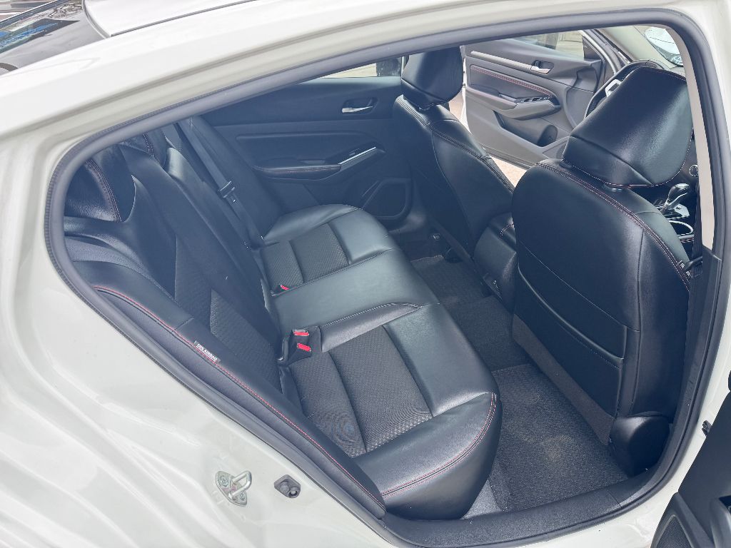 2023 Nissan Altima 2.5 SR photo 11