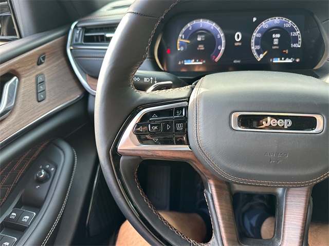 2025 Jeep Grand Cherokee Summit photo 39