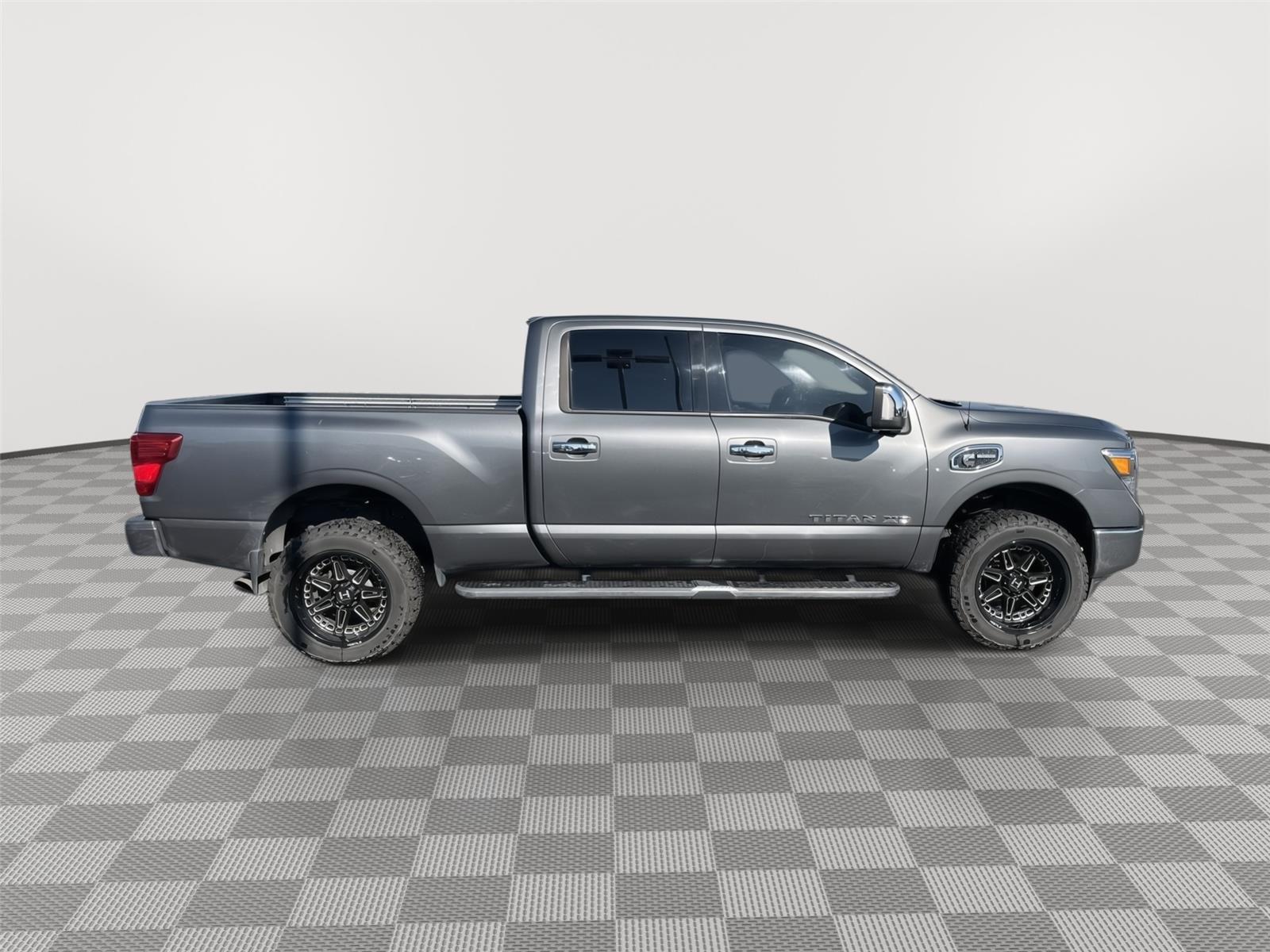 2016 Nissan Titan SL photo 6