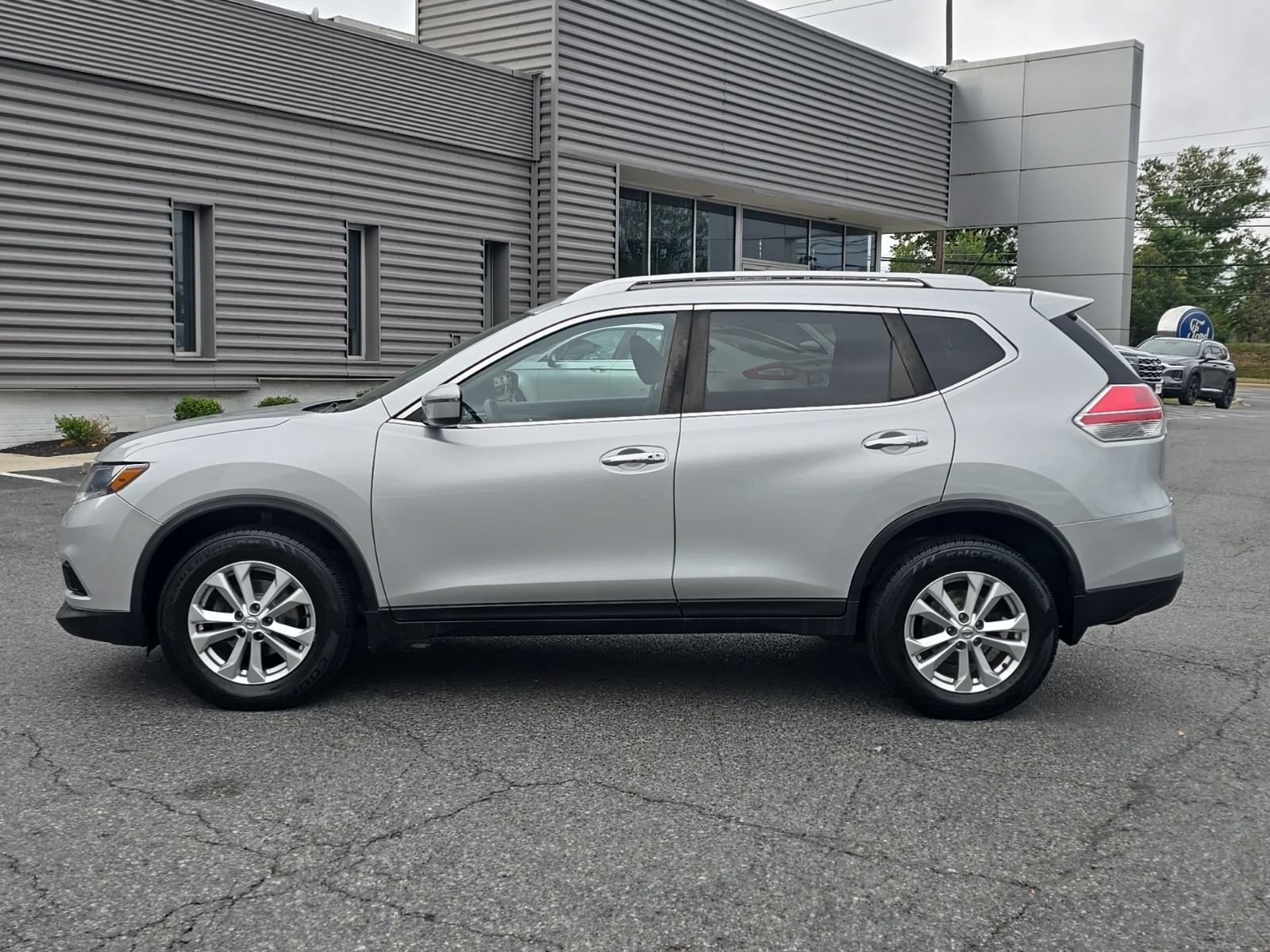 2016 Nissan Rogue SV photo 15