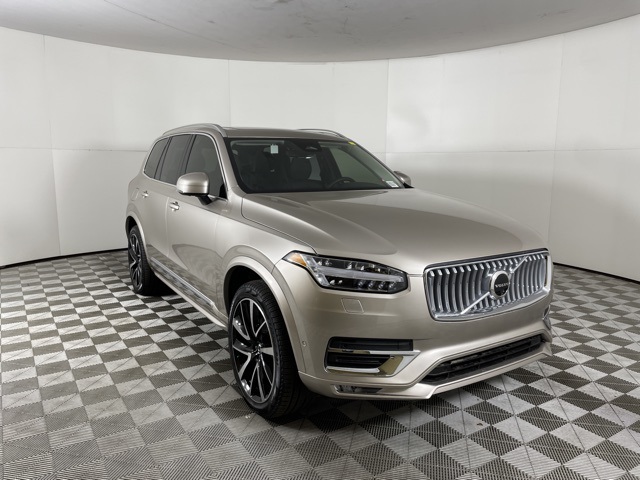 2025 Volvo XC90 B5 AWD Plus photo 2