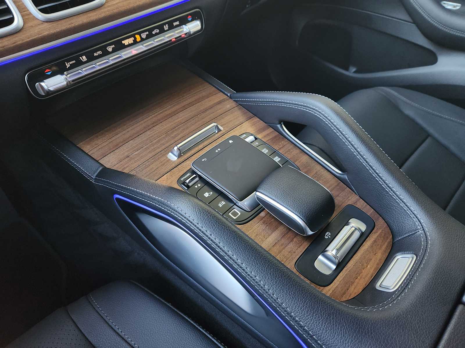 2025 Mercedes Benz GLS 450 4MATIC photo 10
