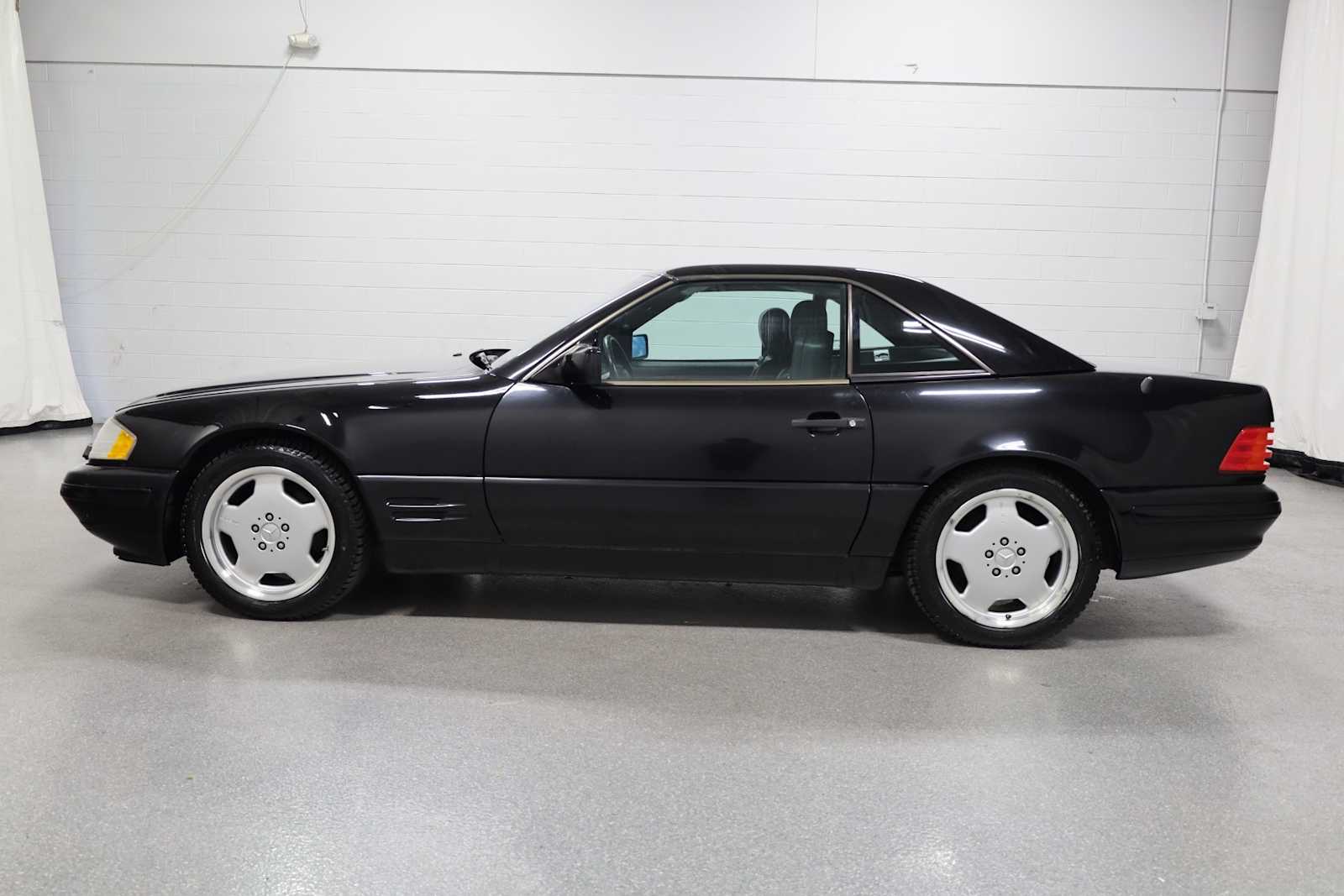 1996 Mercedes Benz SL photo 2