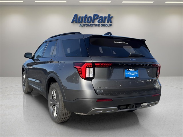 2025 Ford Explorer photo 4