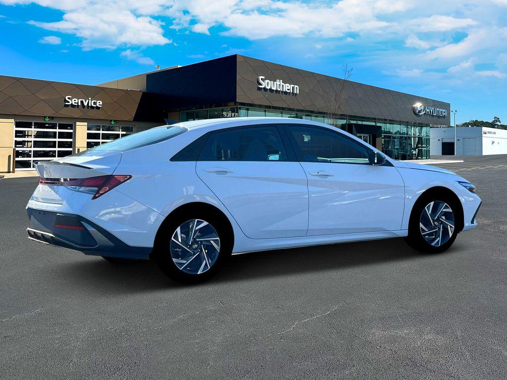 2025 Hyundai Elantra SEL Sport photo 8