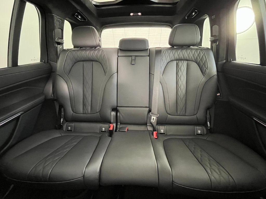 2025 Bmw X7 M60i photo 5