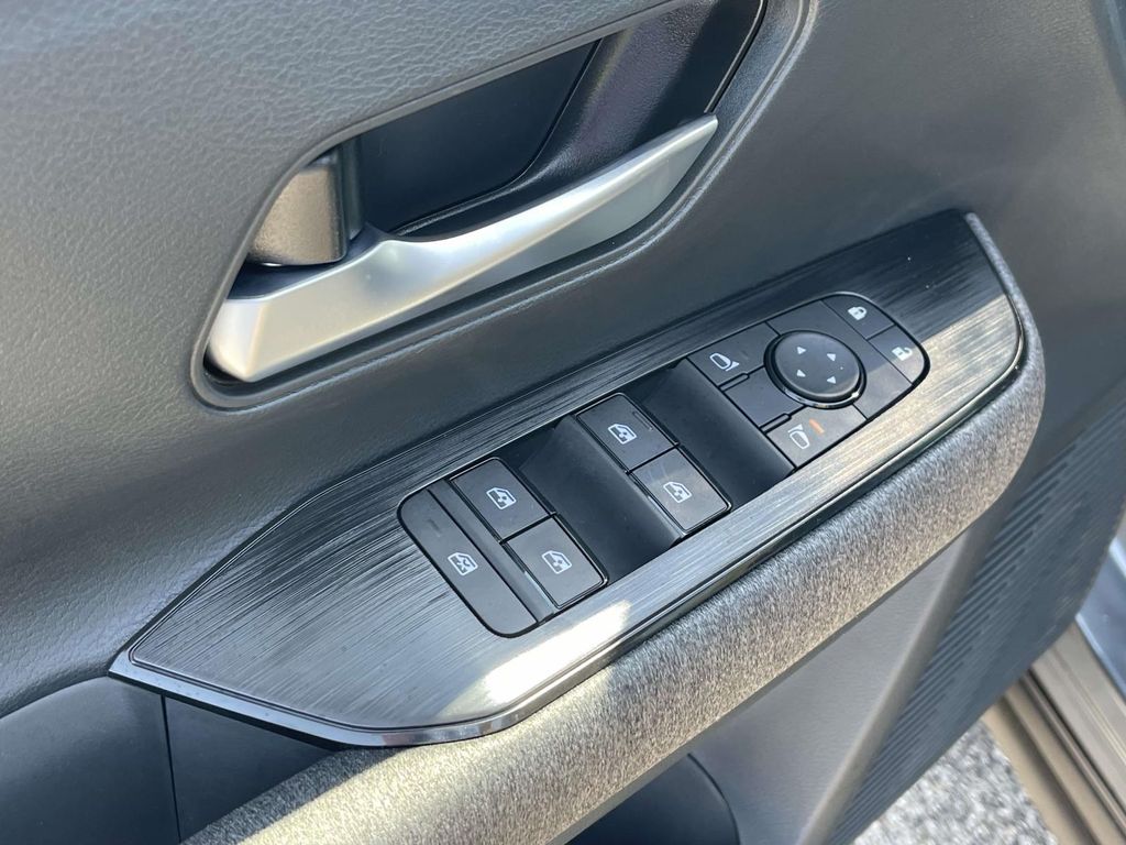 2026 Nissan Kicks SV photo 14