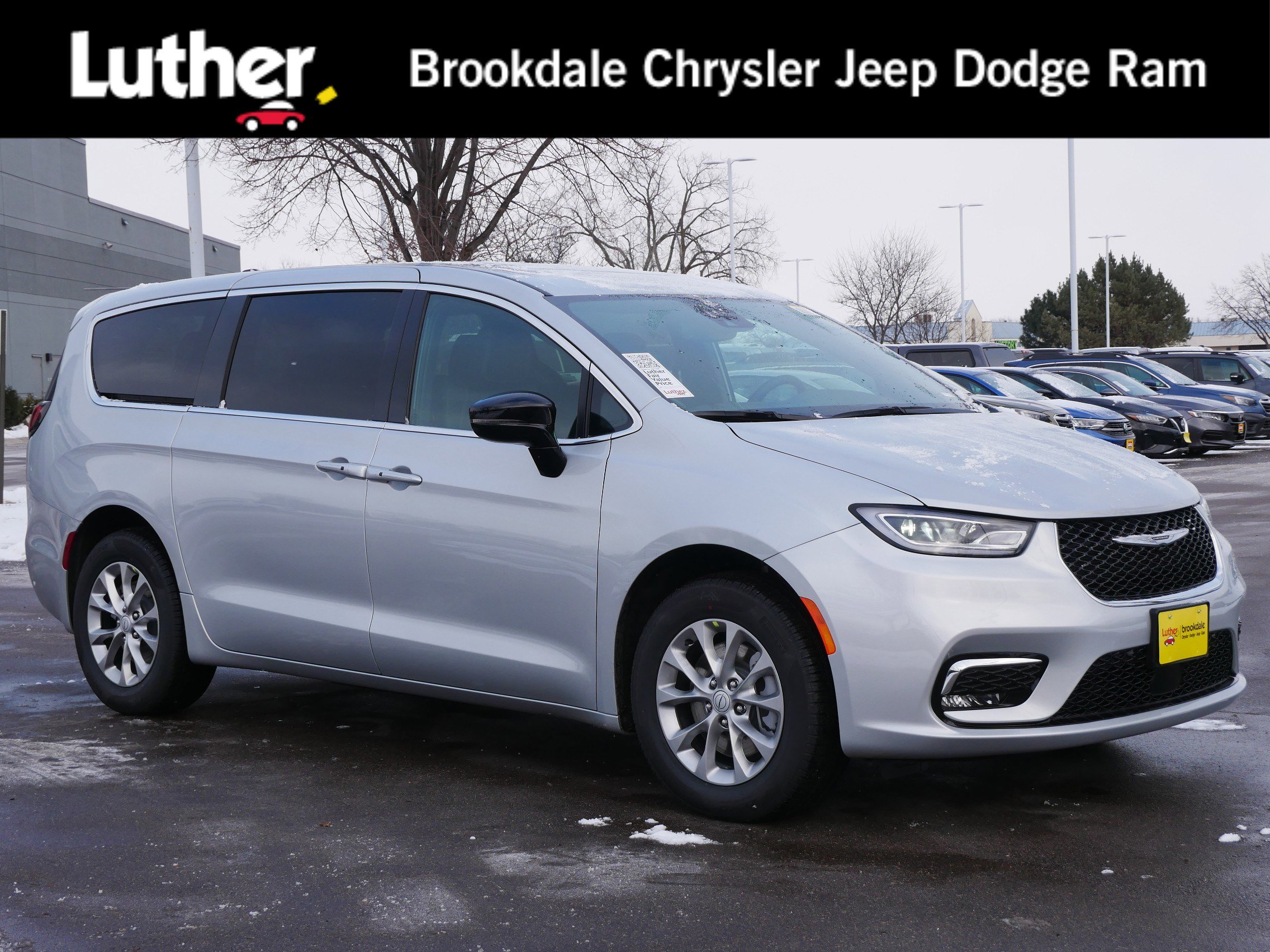 2026 Chrysler Pacifica Select's photo