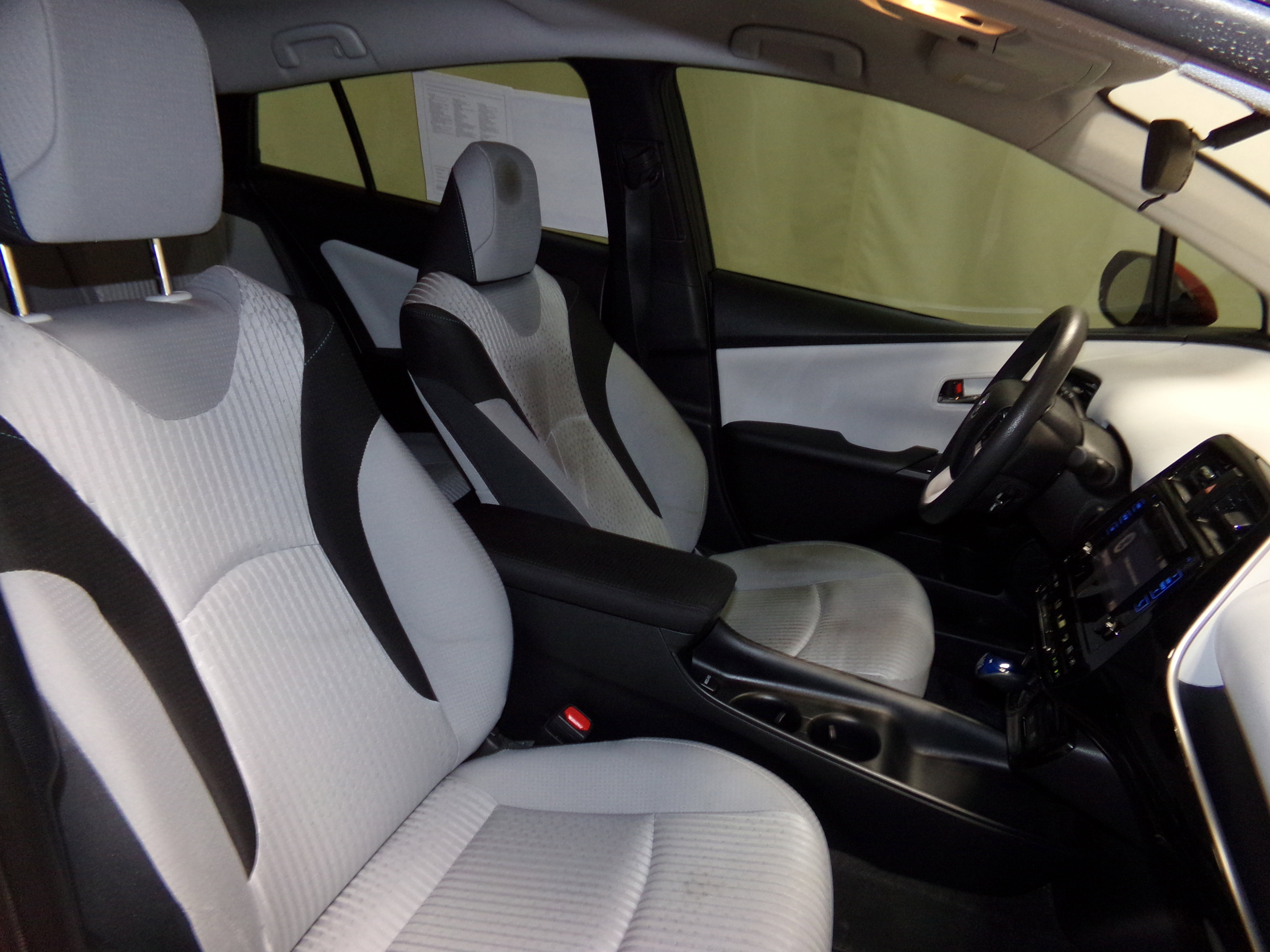 2018 Toyota Prius Two photo 7