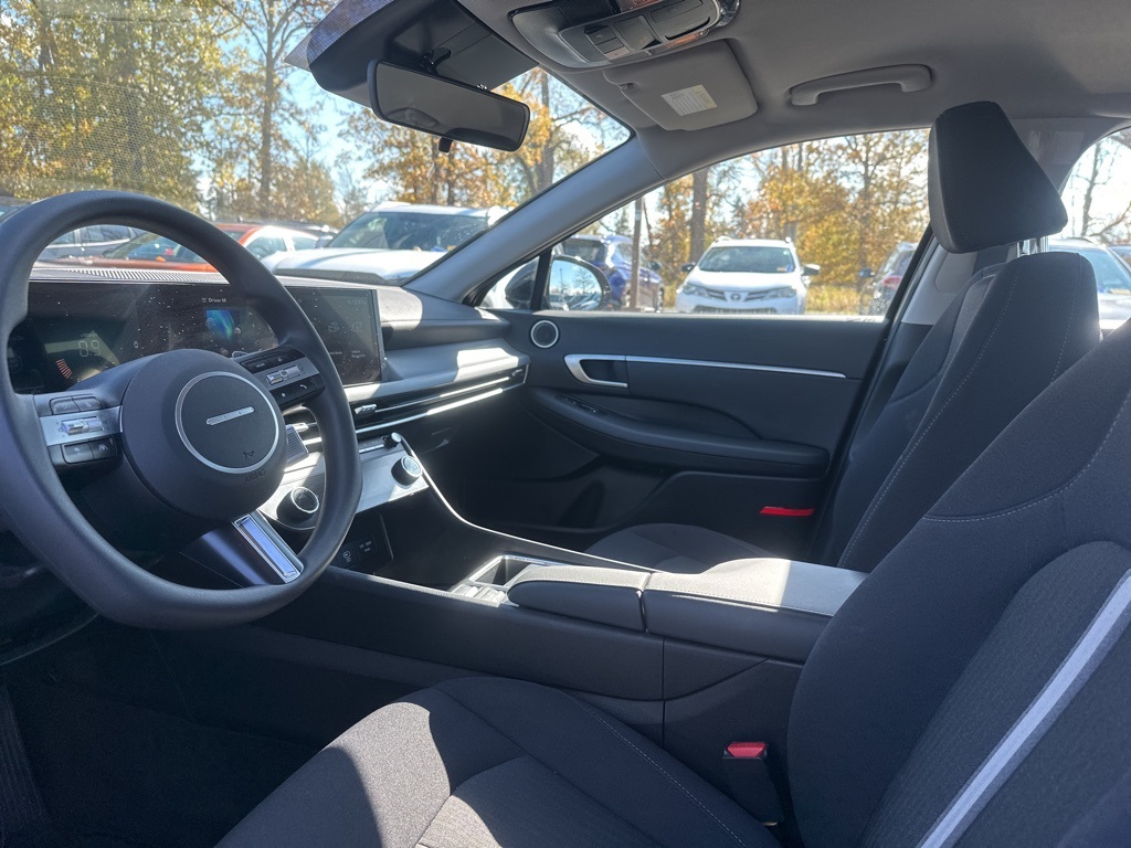 2025 Hyundai Sonata SEL photo 2