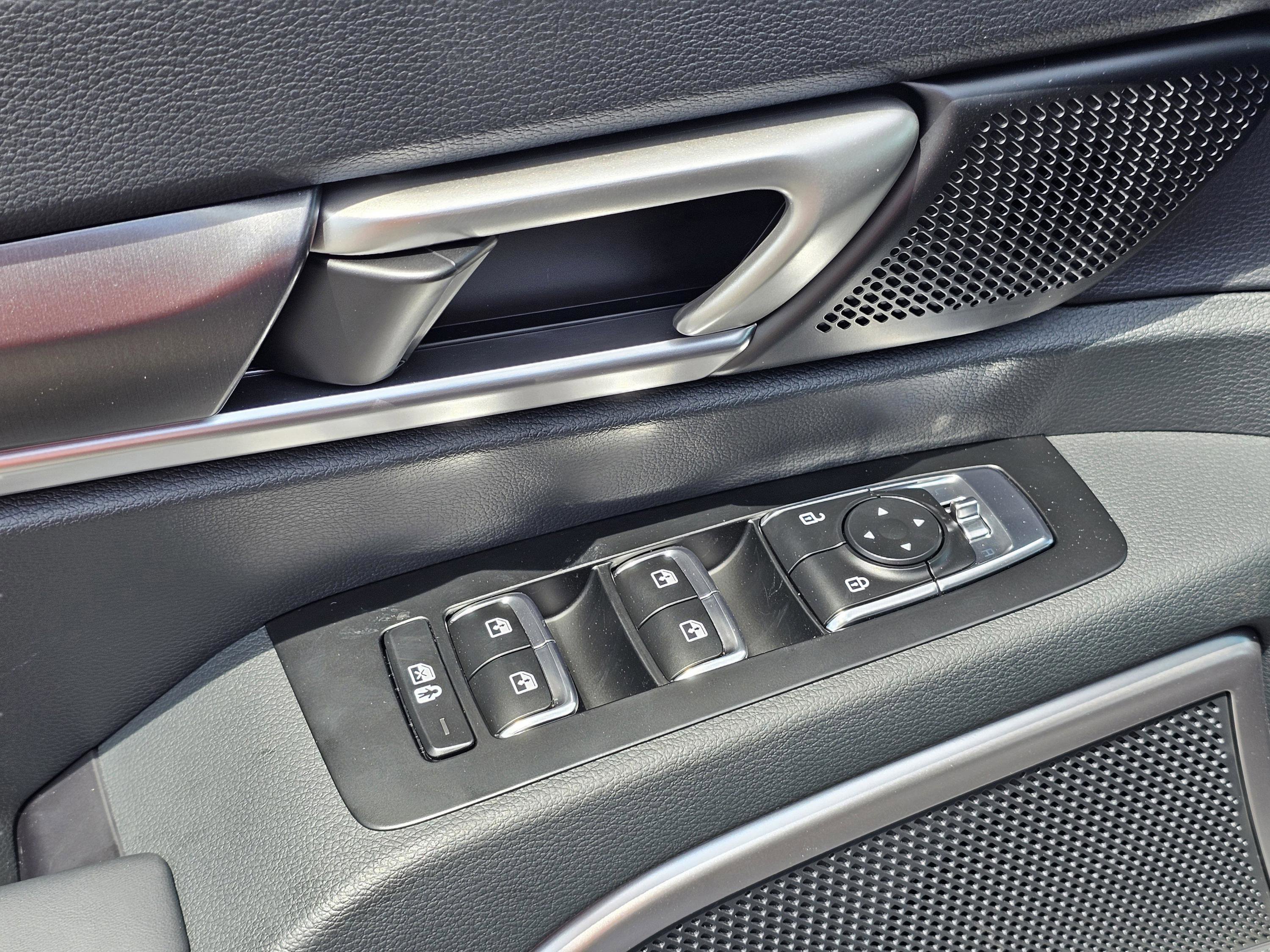 2025 Kia Telluride LX photo 13