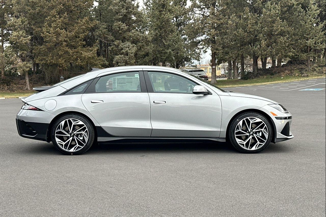 2025 Hyundai Ioniq 6 SEL photo 3