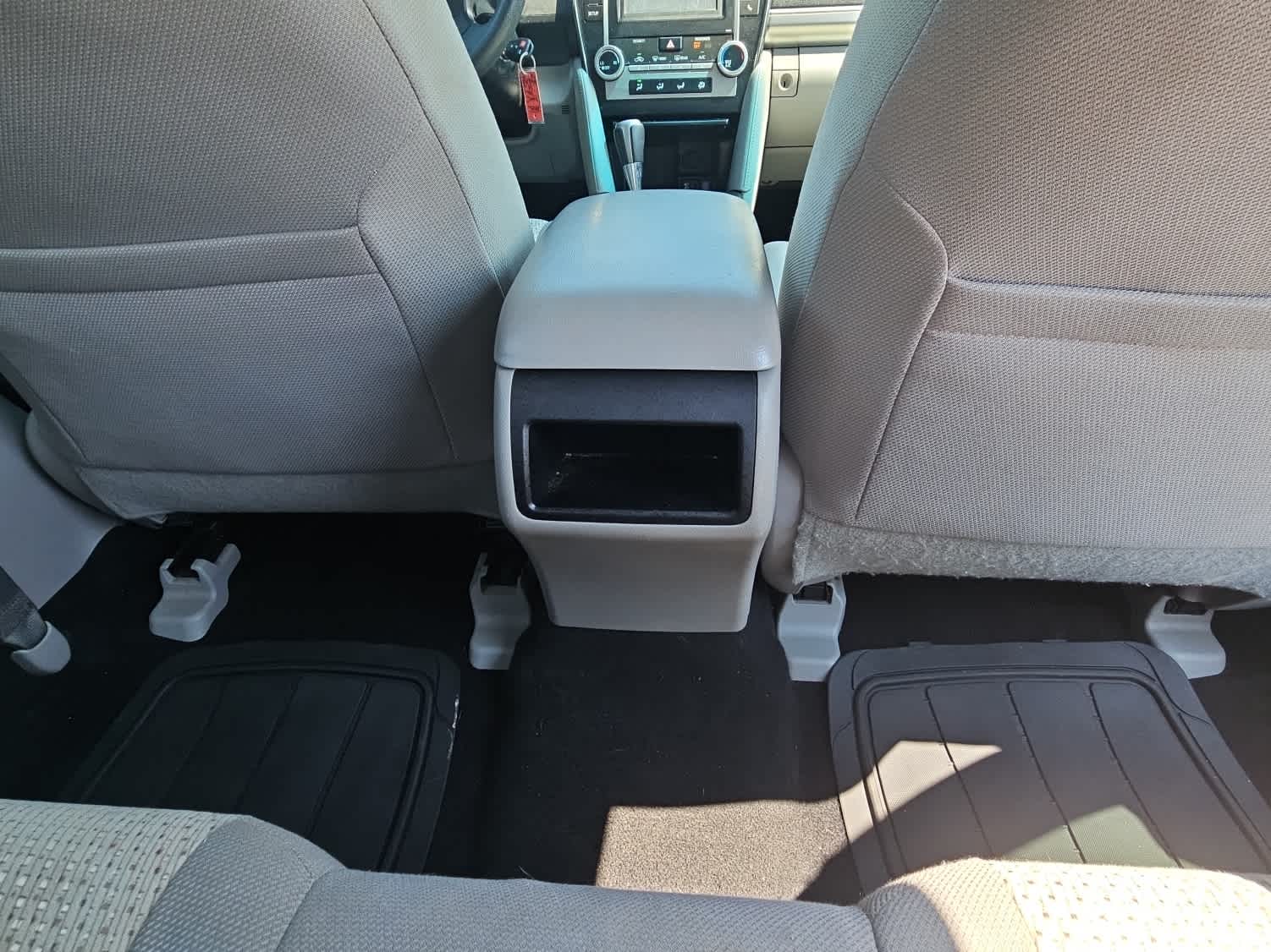 2014 Toyota Camry LE photo 11