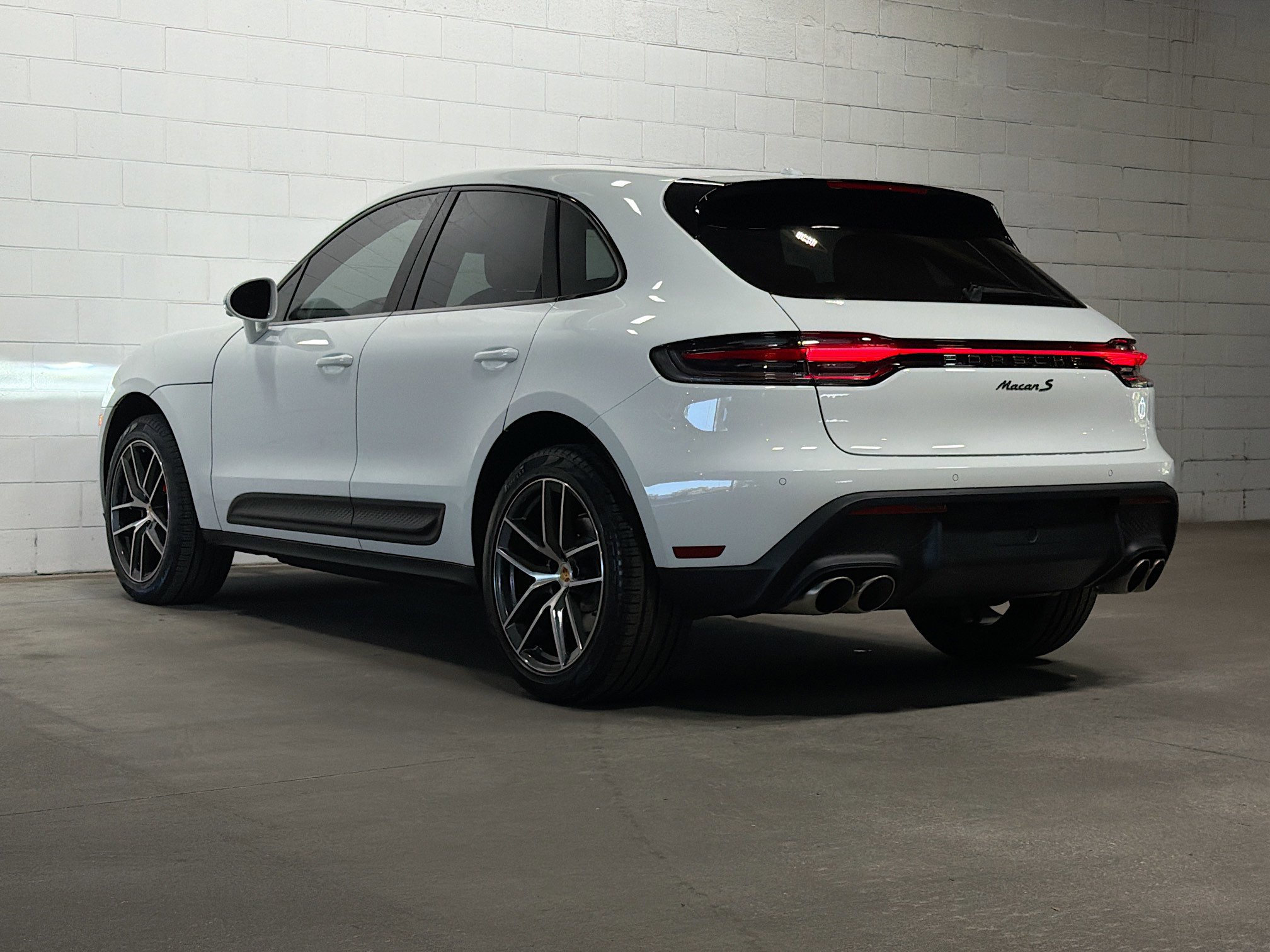 2025 Porsche Macan S photo 3