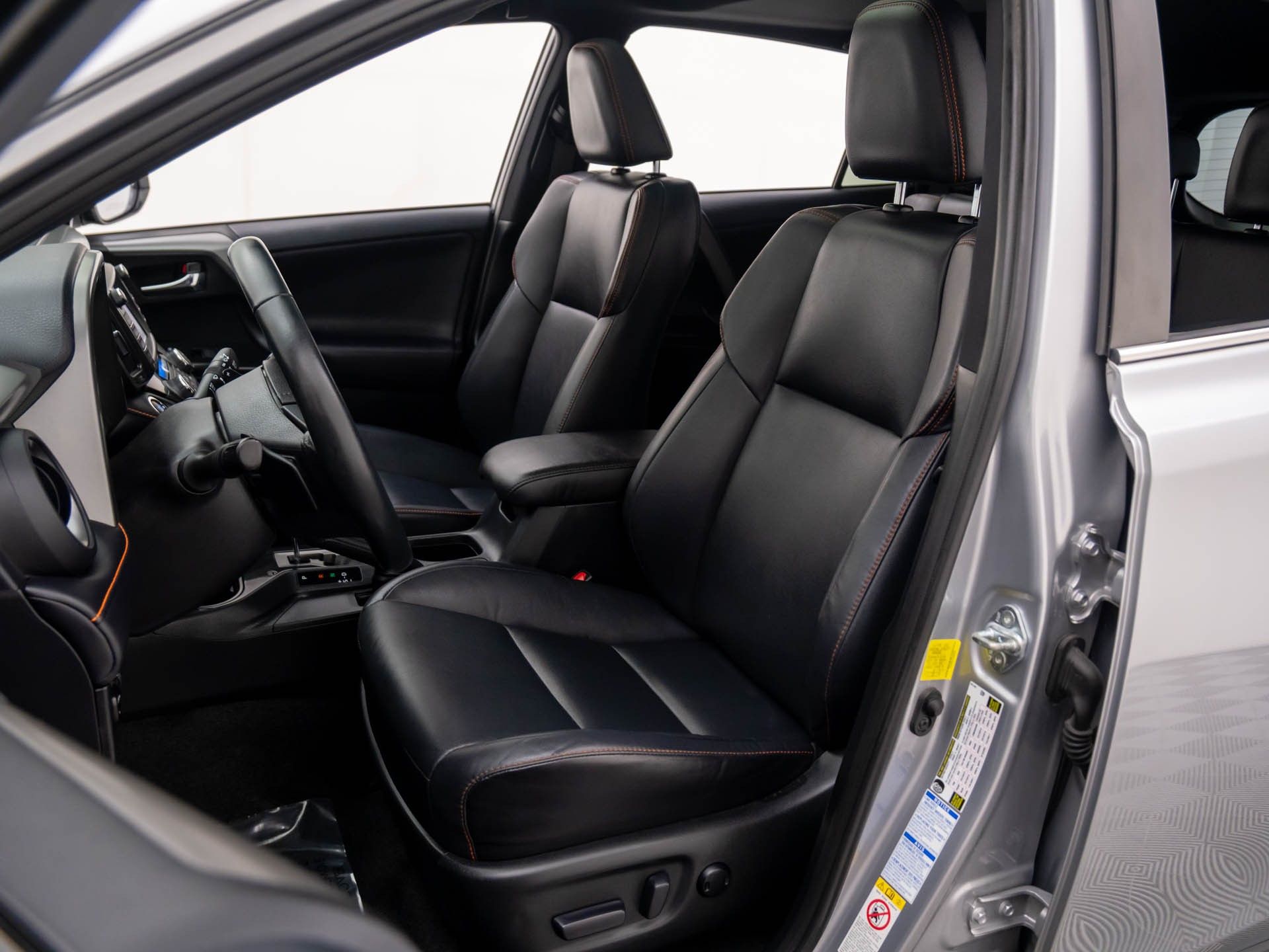 2016 Toyota RAV4 SE photo 12
