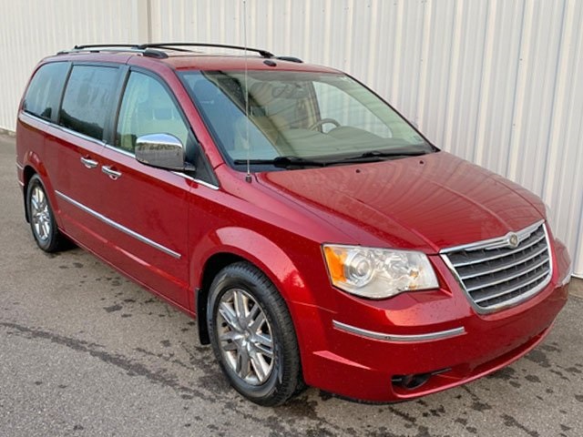 2010 Chrysler Town & Country Limited photo 2