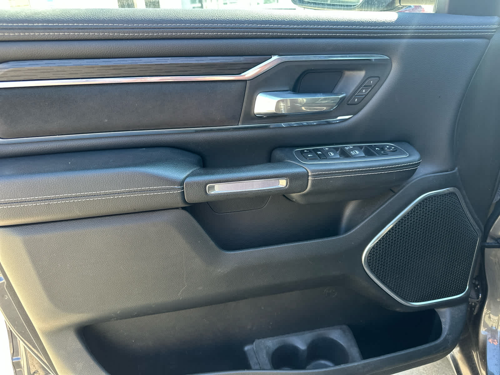 2024 Ram 1500 Laramie photo 12