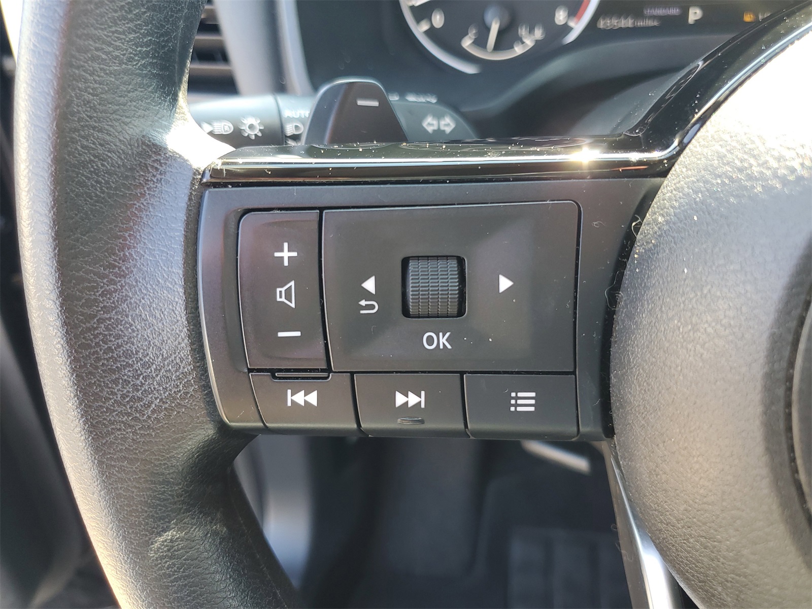 2023 Nissan Rogue SV photo 11