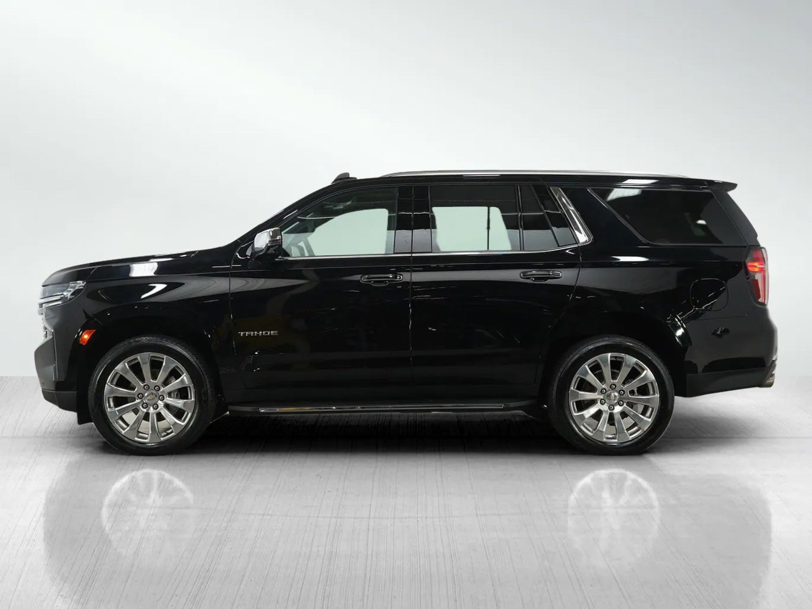 Used 2024 Chevrolet Tahoe Premier with VIN 1GNSKSKD7RR396944 for sale in Burnsville, Minnesota