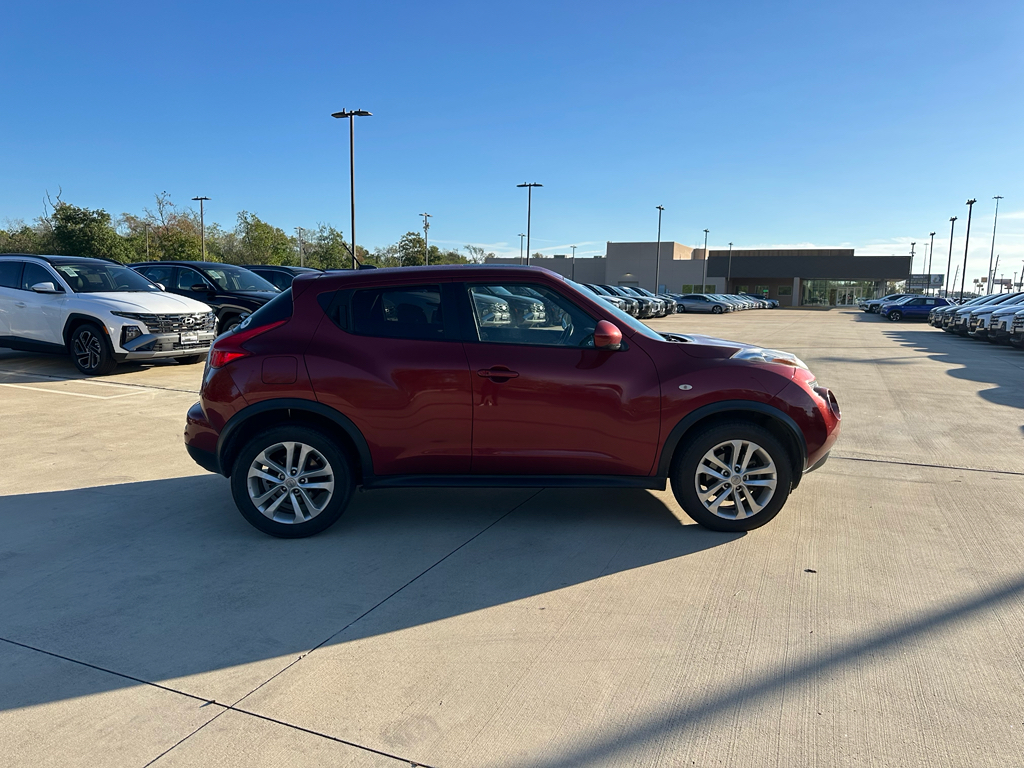 2011 Nissan Juke SV photo 4