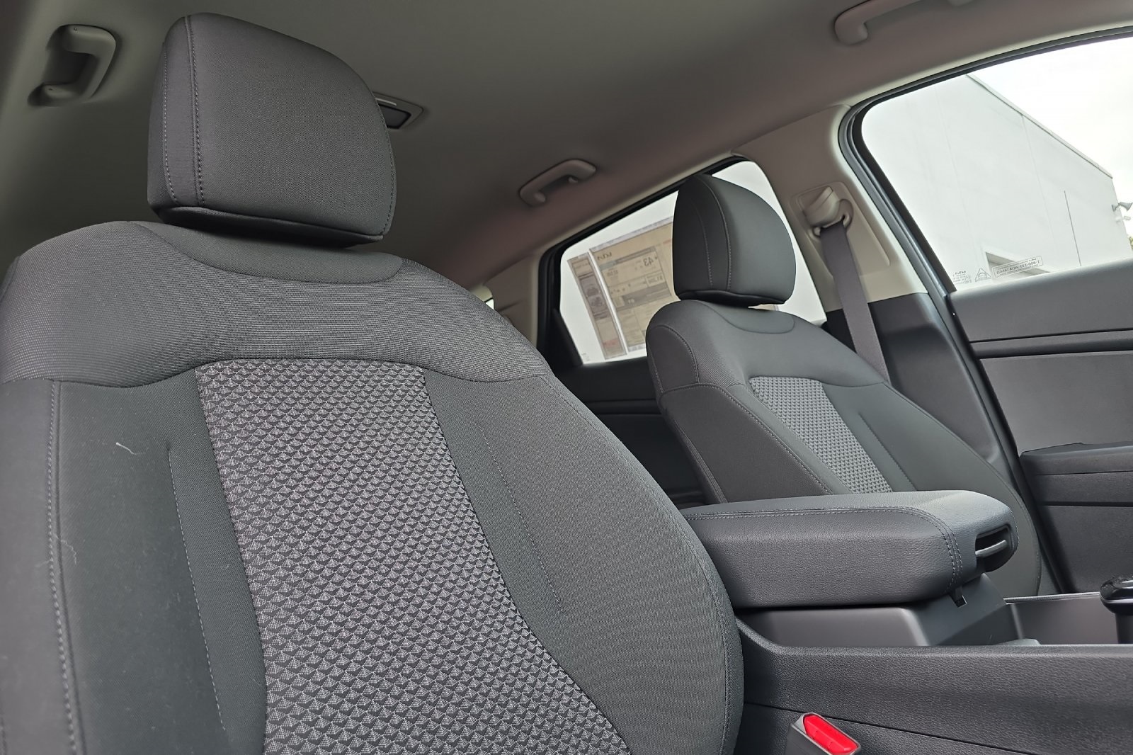 2025 Kia Sportage Hybrid LX photo 12