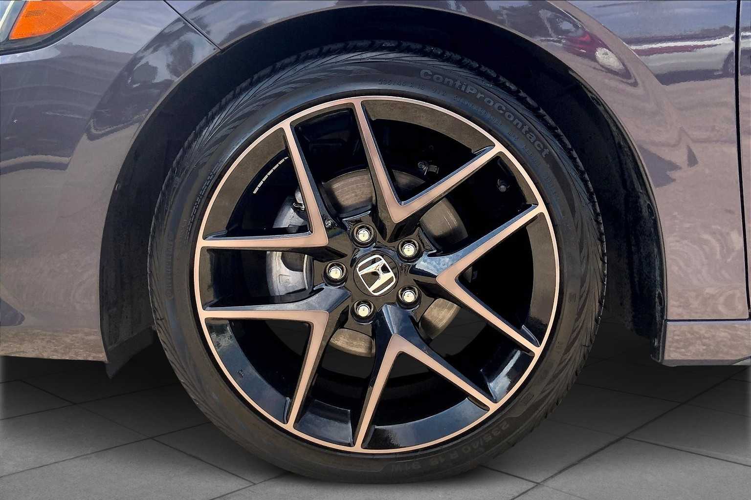 2024 Honda Civic Hatchback Sport Touring photo 10