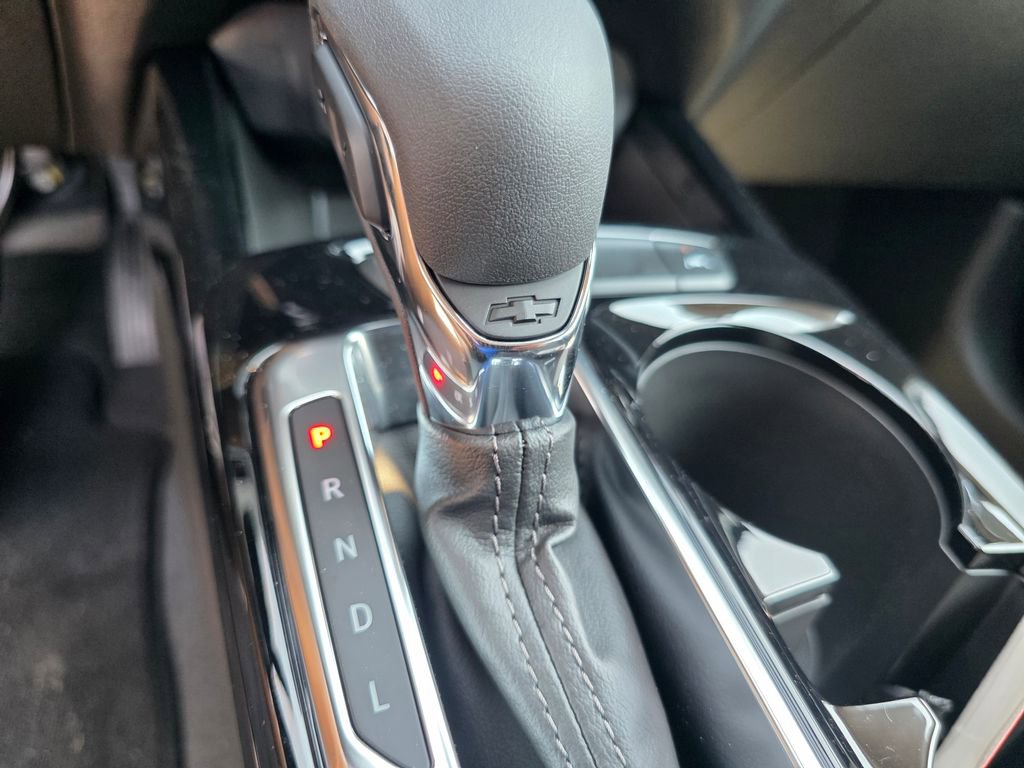 2025 Chevrolet Trax LT photo 14