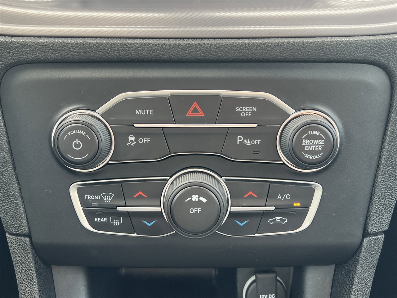 2023 Dodge Charger SXT photo 4