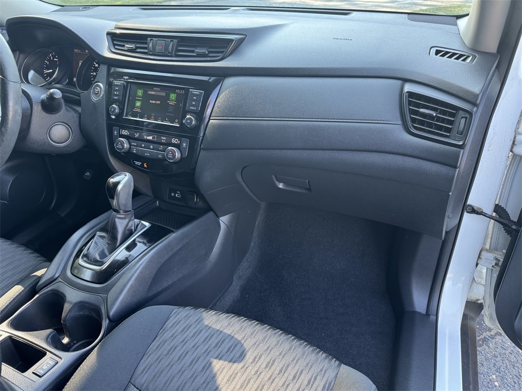 2018 Nissan Rogue SV photo 15