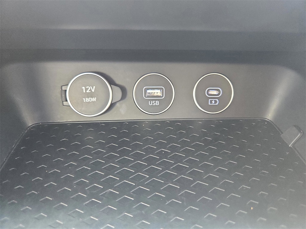 2024 Genesis G70 2.5T photo 13
