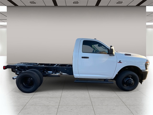 2025 Ram 3500 Tradesman photo 2