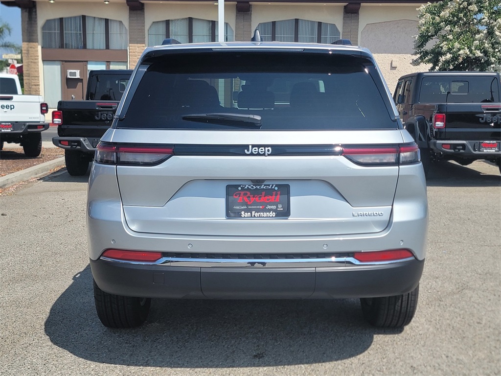 2025 Jeep Grand Cherokee Laredo Altitude photo 5