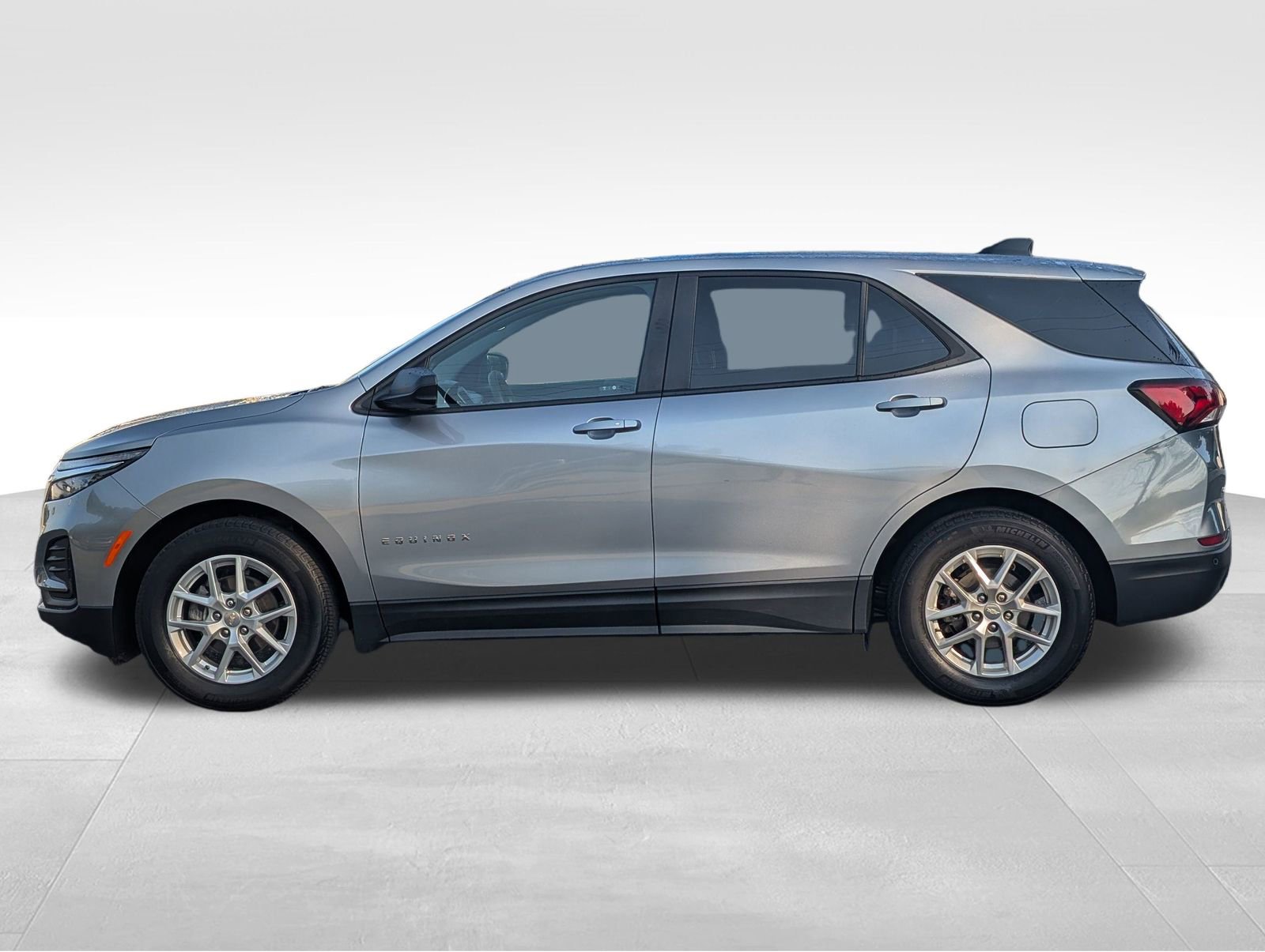 2024 Chevrolet Equinox LS photo 2