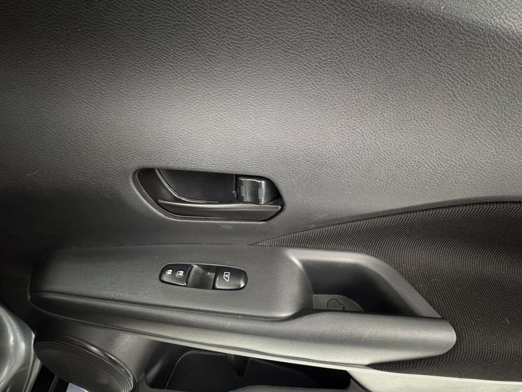 2021 Nissan Kicks S photo 15
