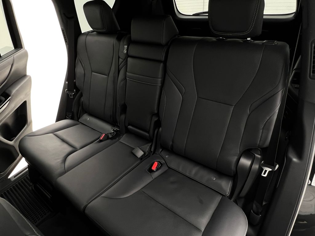 2025 Lexus LX 600 Luxury photo 17