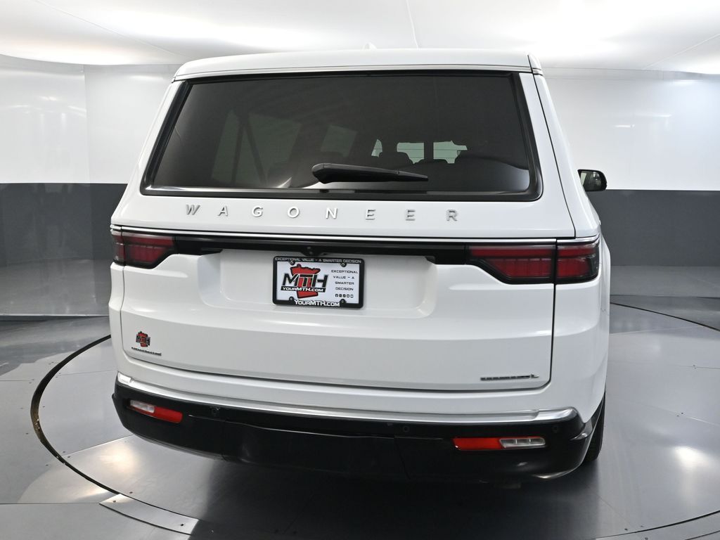 2023 Jeep Wagoneer L Series II photo 2
