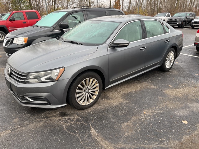 2017 Volkswagen Passat SE photo 2