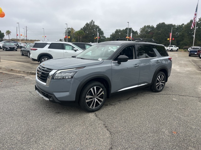 2025 Nissan Pathfinder Platinum photo 2