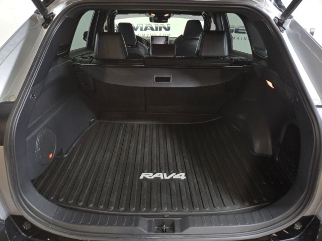 2020 Toyota RAV4 Hybrid XSE photo 18