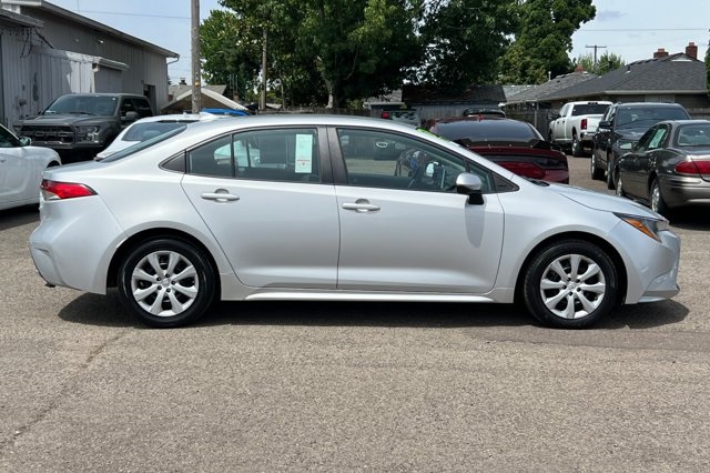 2021 Toyota Corolla LE photo 3