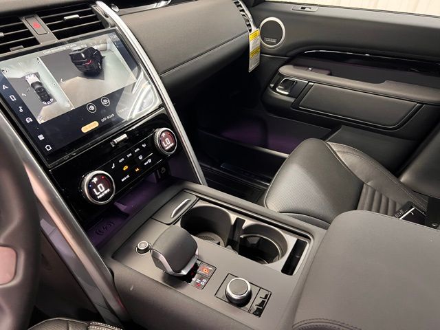 2025 Land Rover Discovery S photo 29