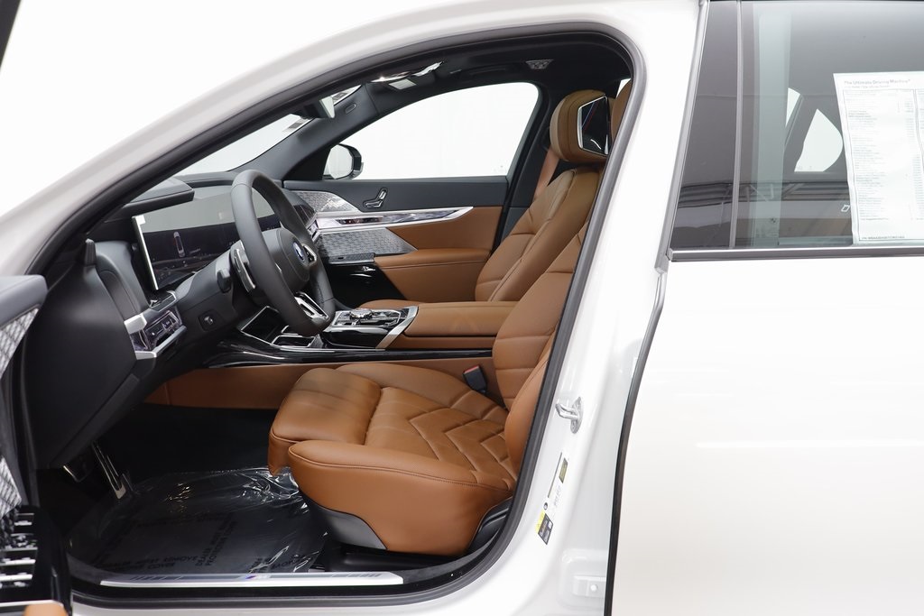 2026 Bmw 750e photo 6